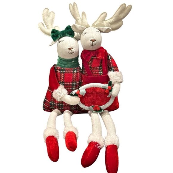 Christmas Shelf Sitter Decorative Stuffed Pair of Cute Reindeer with Wreath. - Picture 1 of 4